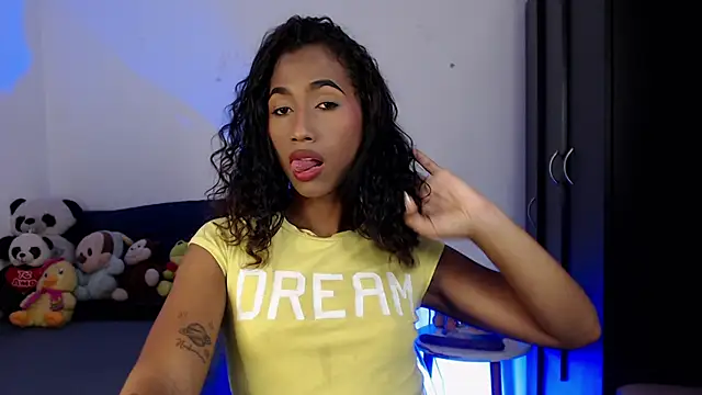 Snapshot of Alissemasiel chatting on 11.29.25 Alissemasiel online show from 11.29.25