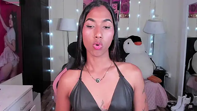 Snapshot of Alissemasiel chatting on 04.14.26 Alissemasiel online show from 04.14.26