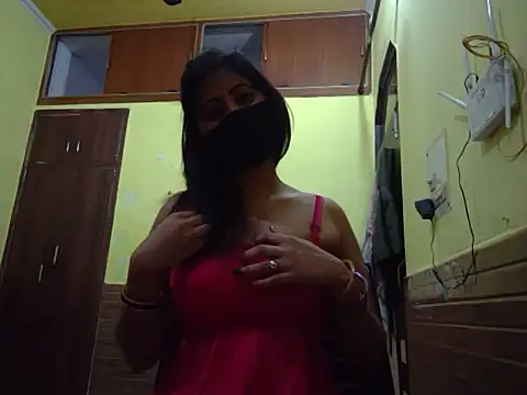 Snapshot of Queen_Couple chatting on 02.20.25 Queen Couple online show from 02.20.25