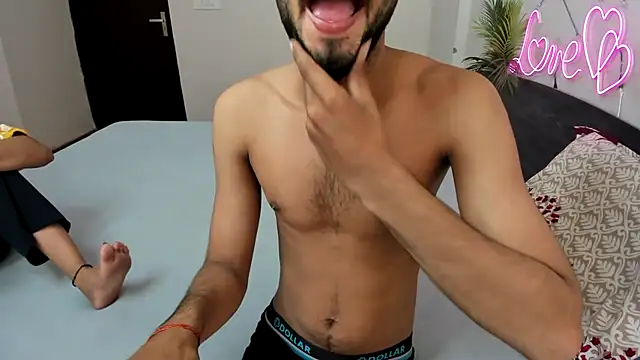 Snapshot of Queen_Couple chatting on 09.21.25 Queen Couple online show from 09.21.25