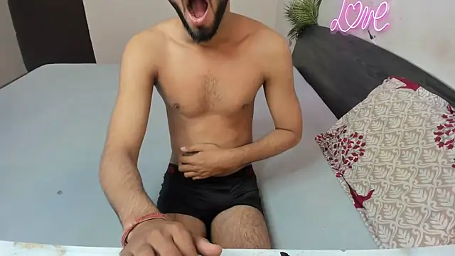 Snapshot of Queen_Couple chatting on 11.18.25 Queen Couple online show from 11.18.25