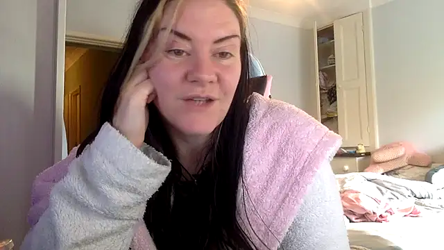 AureliaXOX online show from 02.05.25