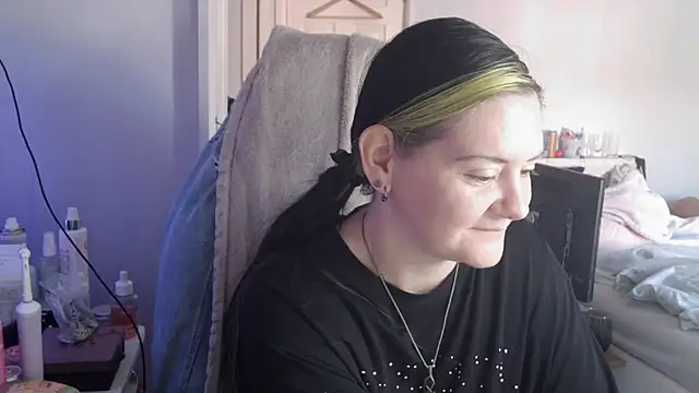 AureliaXOX online show from 09.12.25