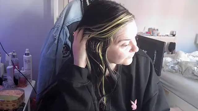 AureliaXOX online show from 09.27.25