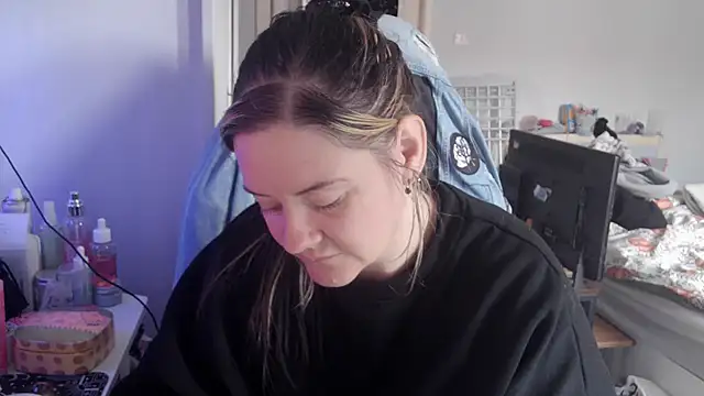 AureliaXOX online show from 10.14.25