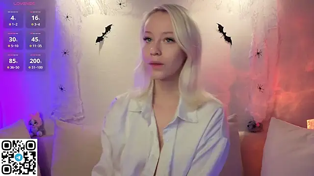 Snapshot of Anadeyaaa chatting on 10.30.25 Anadeyaaa online show from 10.30.25