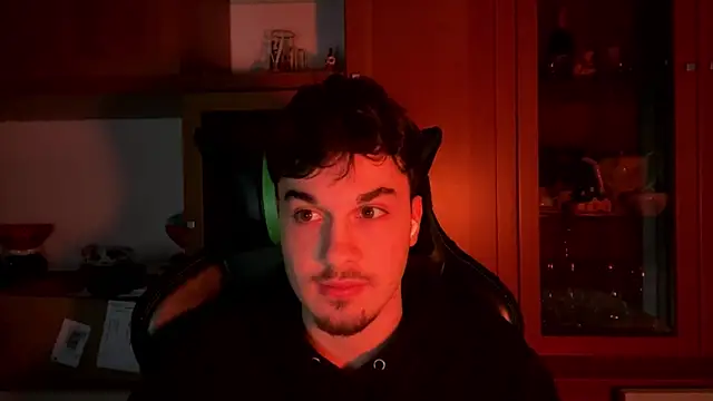 Snapshot of NaplesGuy04 chatting on 02.14.25 NaplesGuy04 online show from 02.14.25