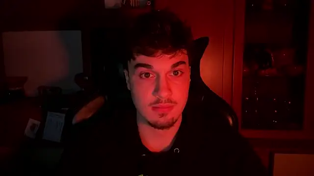 Snapshot of NaplesGuy04 chatting on 02.16.25 NaplesGuy04 online show from 02.16.25