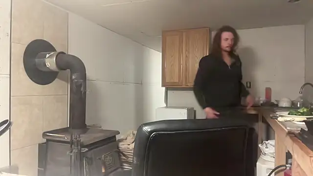 Snapshot of redone8in chatting on 03.13.25 redone8in online show from 03.13.25