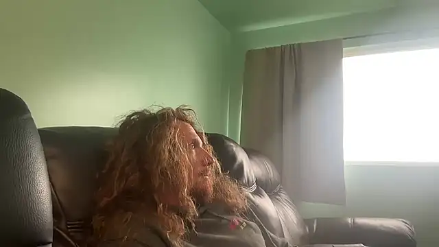 Snapshot of redone8in chatting on 09.21.25 redone8in online show from 09.21.25