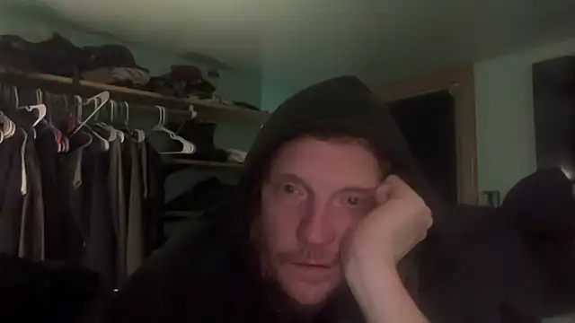 Snapshot of redone8in chatting on 11.17.25 redone8in online show from 11.17.25