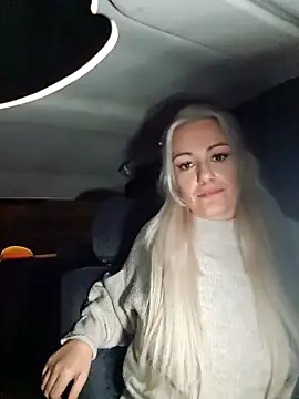 Snapshot of TessaWayne chatting on 12.13.25 TessaWayne online show from 12.13.25