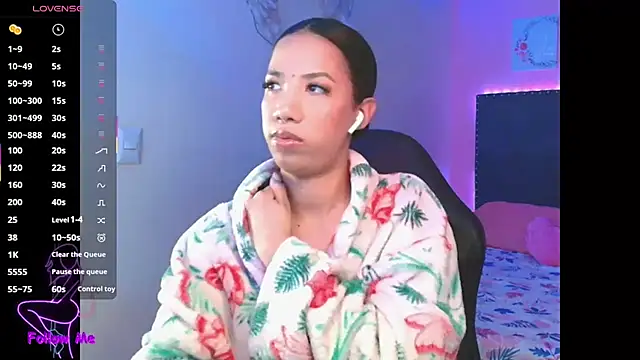 SallyWhitee online show from 09.17.25