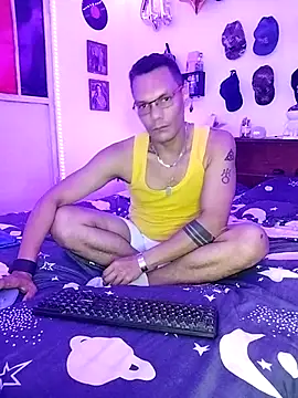 Snapshot of XhaseFoX chatting on 03.05.25 XhaseFoX online show from 03.05.25