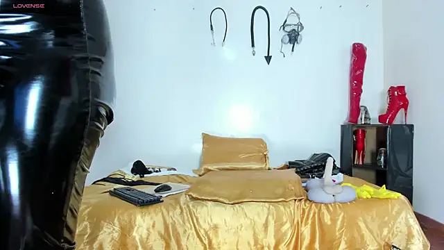 aurora cullen  online show from 04.16.26