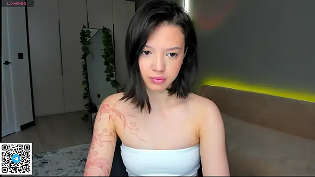 Snapshot of RikoAsada chatting on 04.14.26 RikoAsada online show from 04.14.26