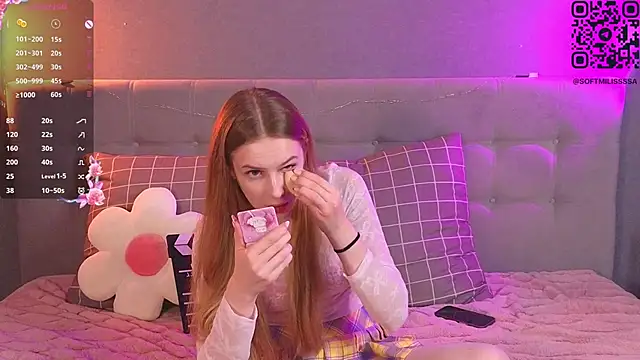 Snapshot of soft_babe chatting on 11.07.25 soft babe online show from 11.07.25