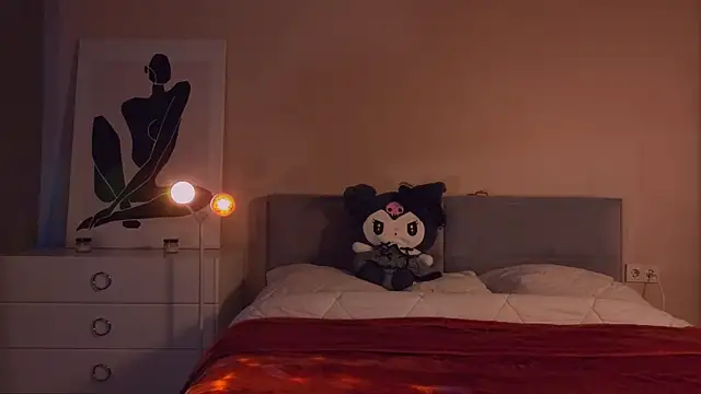 Mia Luw online show from 09.18.25