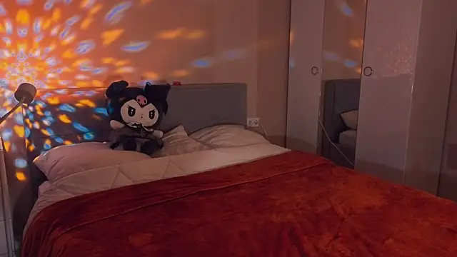 Mia Luw online show from 09.21.25