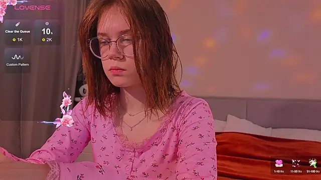 Mia Luw online show from 10.16.25