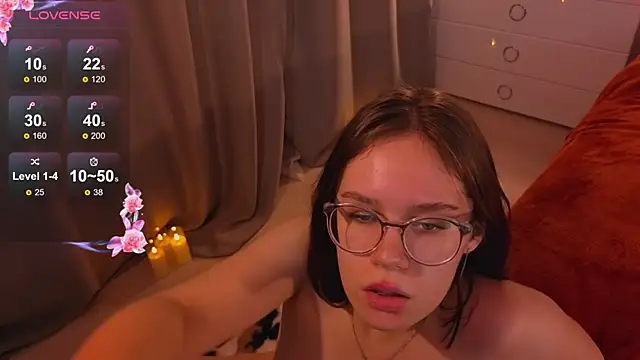 Mia Luw online show from 10.21.25