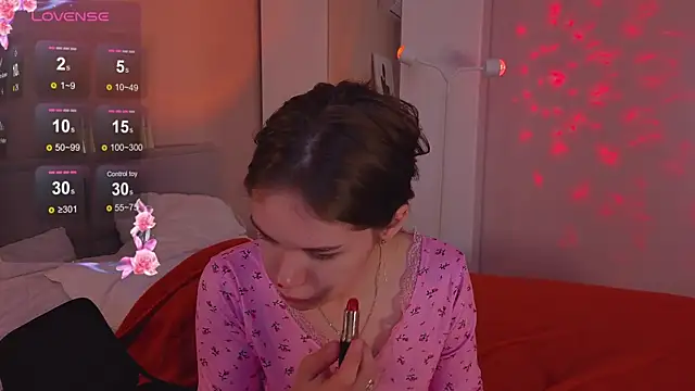 Mia Luw online show from 11.07.25