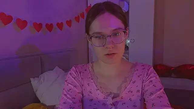 Mia Luw online show from 02.21.26