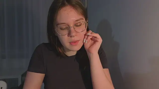 Mia Luw online show from 03.29.26