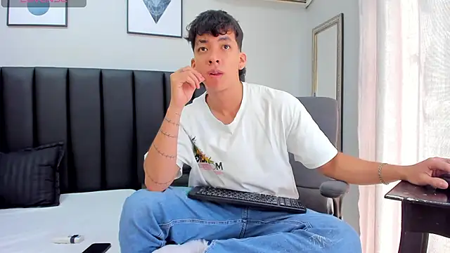 ISAAC CRYSTON online show from 02.03.25