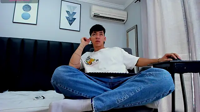 ISAAC CRYSTON online show from 02.03.25