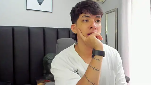 ISAAC CRYSTON online show from 02.09.25