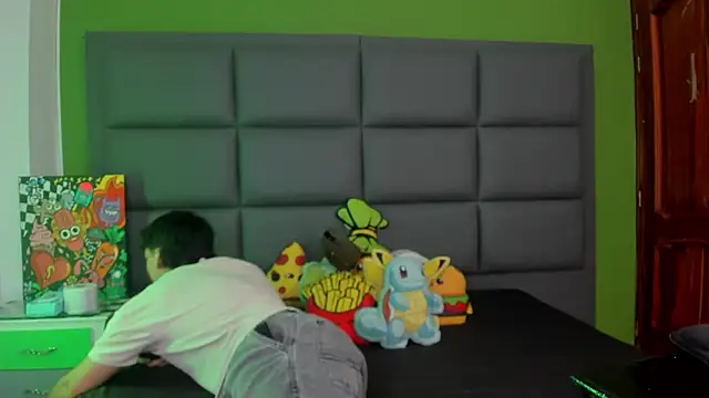 ISAAC CRYSTON online show from 02.11.25