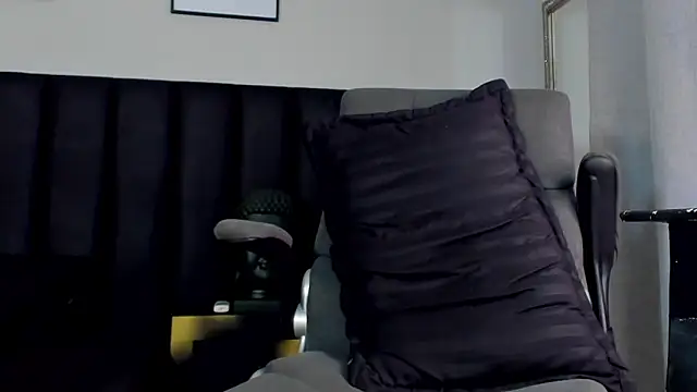 ISAAC CRYSTON online show from 03.02.25