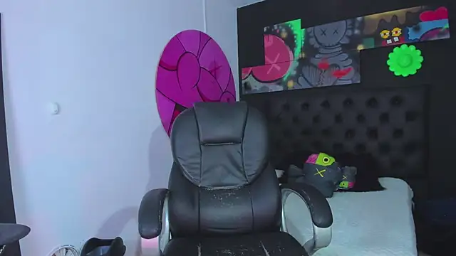 ISAAC CRYSTON online show from 09.30.25