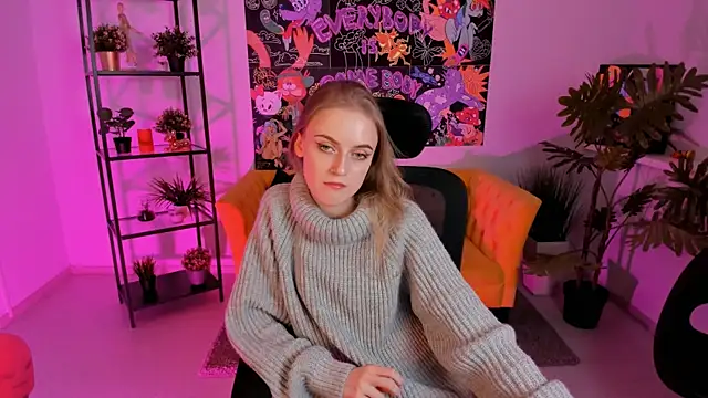 Snapshot of KiraMontoya chatting on 02.14.25 KiraMontoya online show from 02.14.25