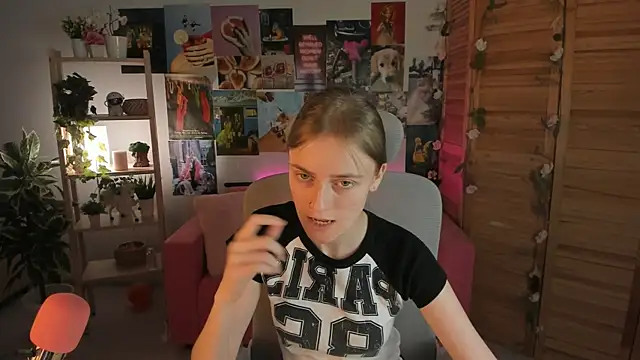 Snapshot of KiraMontoya chatting on 02.16.25 KiraMontoya online show from 02.16.25