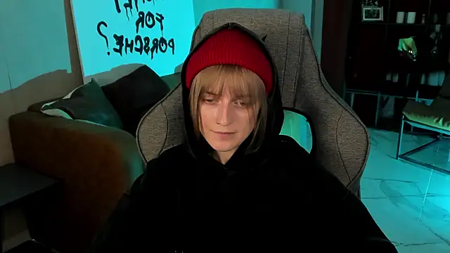 Snapshot of KiraMontoya chatting on 11.01.25 KiraMontoya online show from 11.01.25