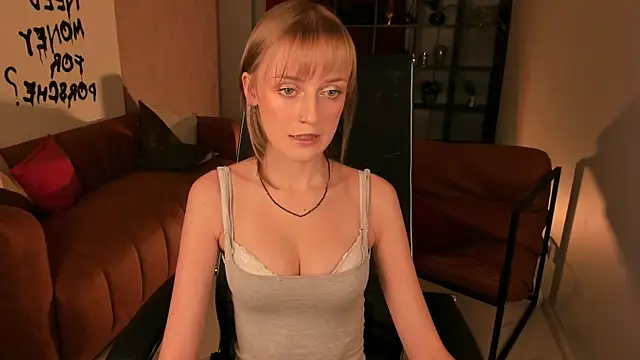 Snapshot of KiraMontoya chatting on 11.13.25 KiraMontoya online show from 11.13.25