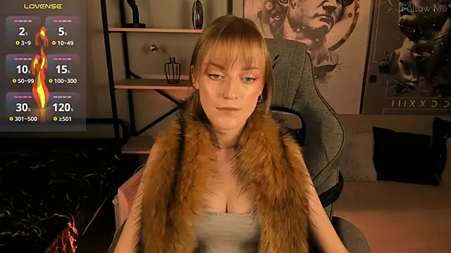 Snapshot of KiraMontoya chatting on 11.22.25 KiraMontoya online show from 11.22.25