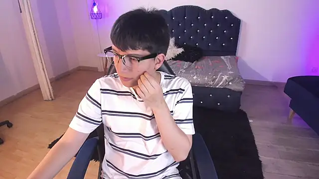 Golden-Boyy online show from 09.13.25