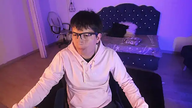 Golden-Boyy online show from 09.25.25