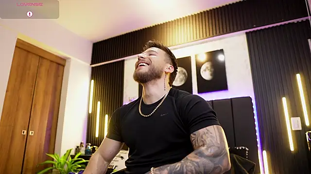 Snapshot of David_blake_ chatting on 12.16.25 David blake online show from 12.16.25