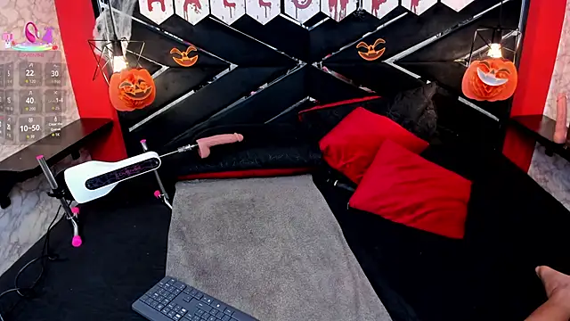 IVISBOUNCYASS online show from 10.06.25