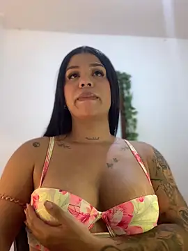 Snapshot of tinalove7 chatting on 10.02.25 tinalove7 online show from 10.02.25