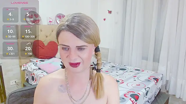 Snapshot of Dolldirtyxxx chatting on 11.28.25 Dolldirtyxxx online show from 11.28.25