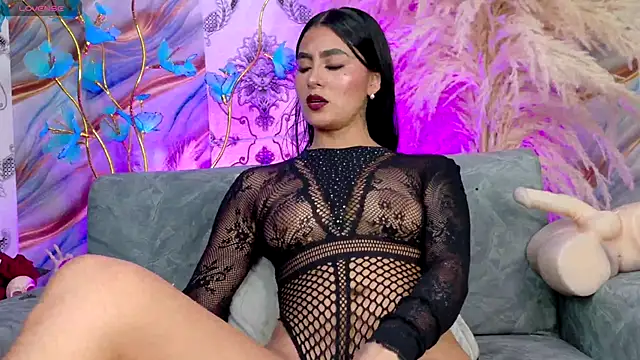 Snapshot of meganwolf_1 chatting on 09.10.25 meganwolf 1 online show from 09.10.25