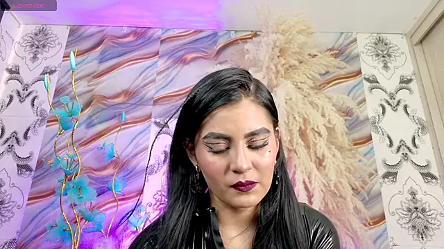 Snapshot of meganwolf_1 chatting on 09.25.25 meganwolf 1 online show from 09.25.25