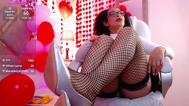 Snapshot of Cintiia_Holmes chatting on 02.15.25 Cintiia Holmes online show from 02.15.25