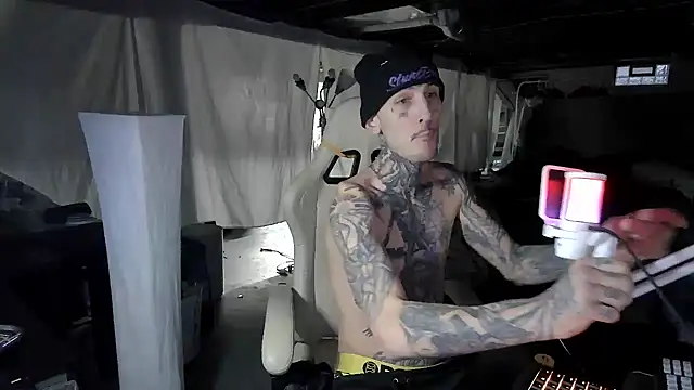 Snapshot of BadJewfucks chatting on 01.10.26 BadJewfucks online show from 01.10.26