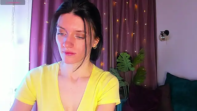 Snapshot of roxy_riot_ chatting on 02.06.25 roxy riot online show from 02.06.25